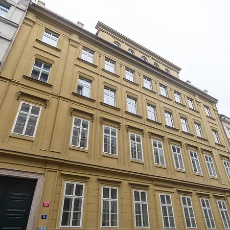 Apartment With Balcony Prag